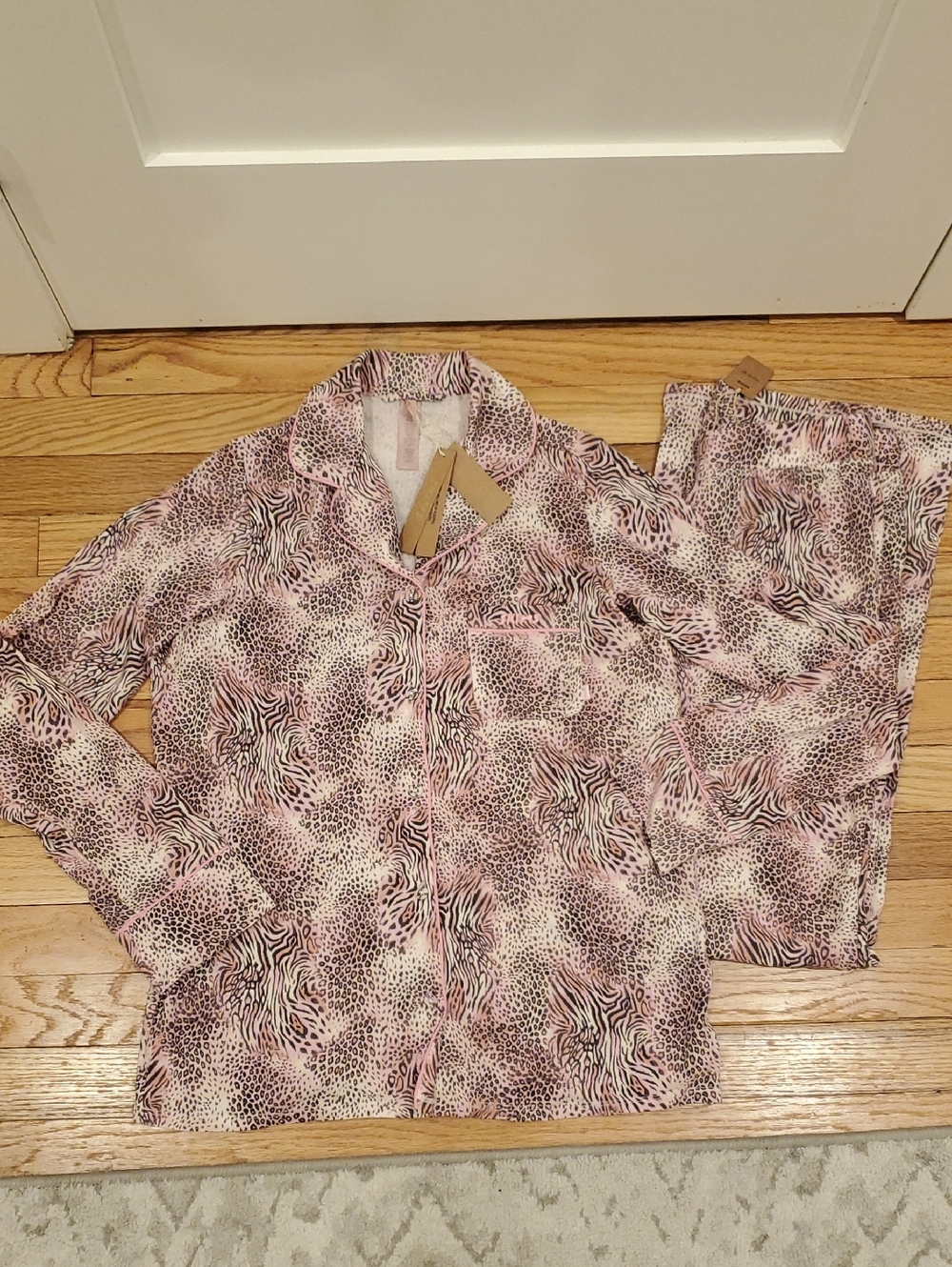 SKIMS Pink Patterned Long Sleeve Pajama Set - Picture 2 of 5